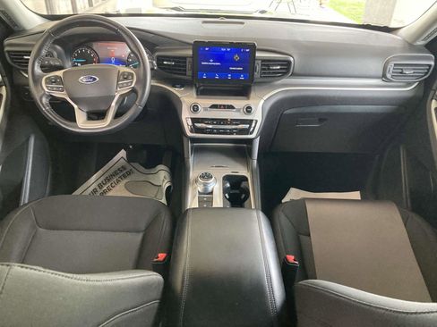 Used 2022 Ford Explorer XLT image 17