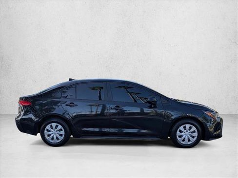 Used 2022 Toyota Corolla L FWD image 4