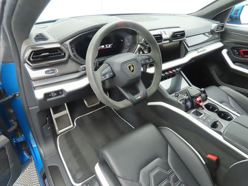 Used 2025 Lamborghini Urus SE image 9