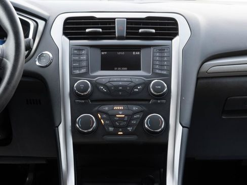 Used 2018 Ford Fusion S FWD image 21