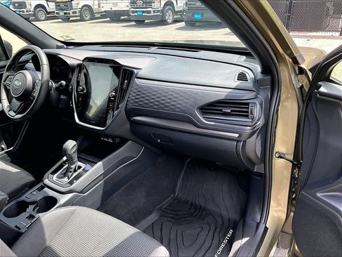 Used 2025 Subaru Forester Premium AWD/4WD image 17