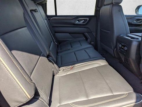 Used 2024 Chevrolet Suburban Premier AWD/4WD image 30