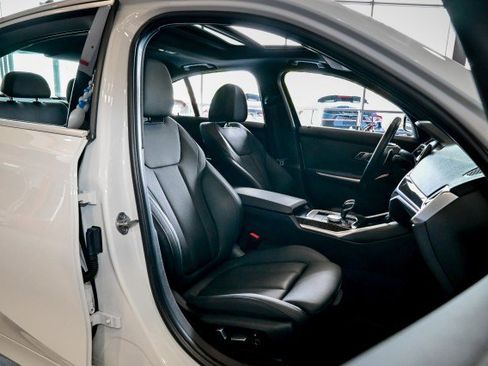 Used 2019 BMW 330i xDrive Sedan w/ Convenience Package image 28