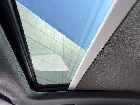 New 2026 Porsche Macan image 26