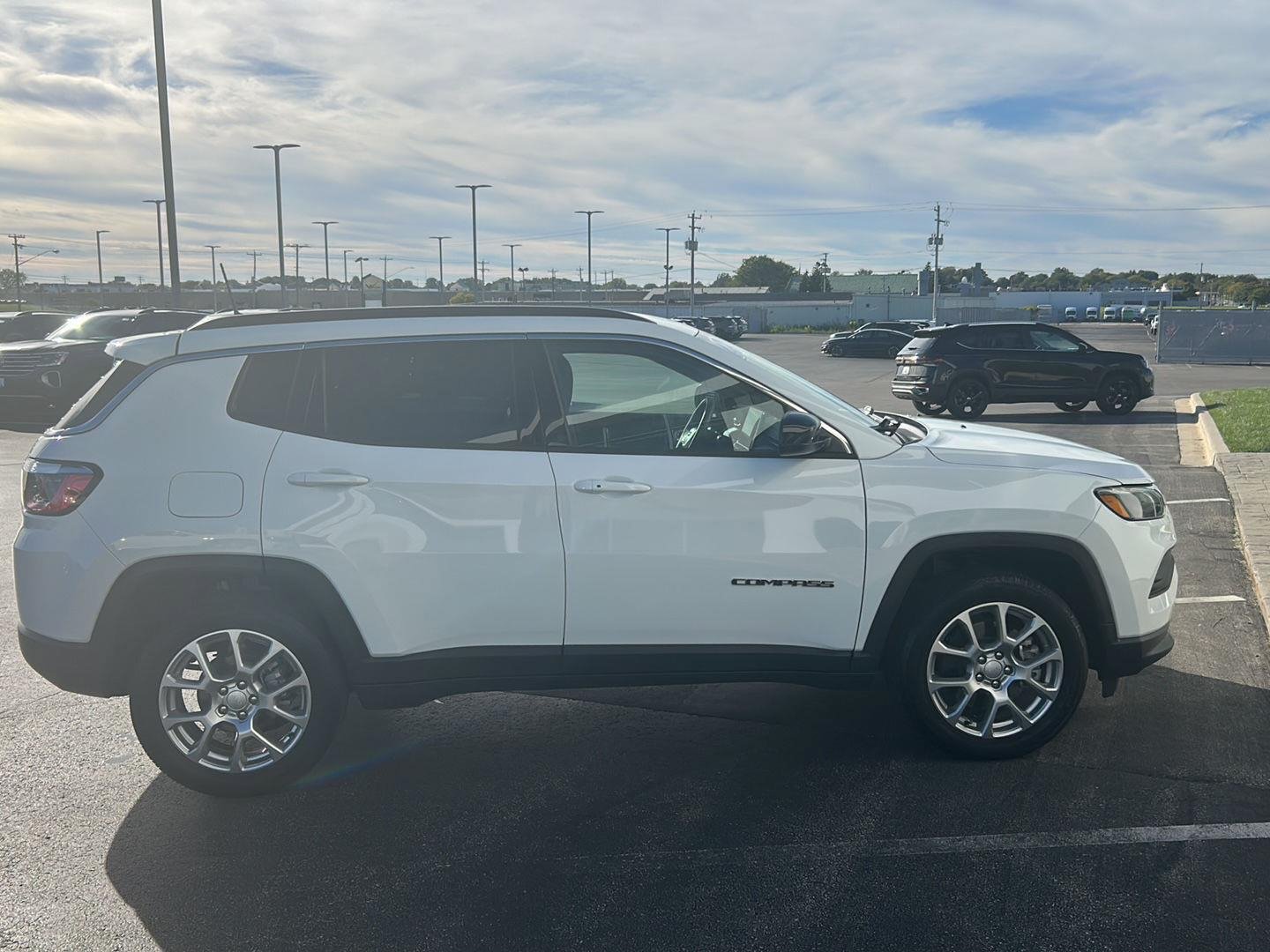 Used 2024 Jeep Compass Latitude AWD/4WD image 34