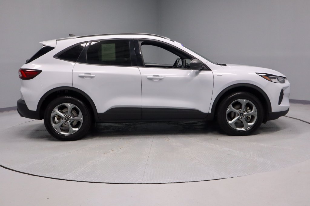 Certified 2025 Ford Escape ST-Line AWD/4WD image 11