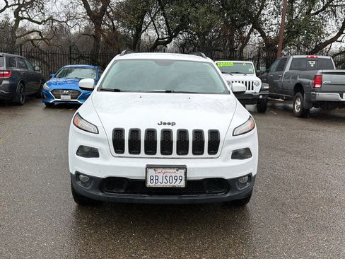 Used 2018 Jeep Cherokee Latitude w/ Altitude Package image 2