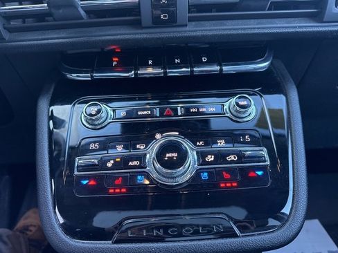 Used 2020 Lincoln Corsair AWD w/ Premium Package image 12