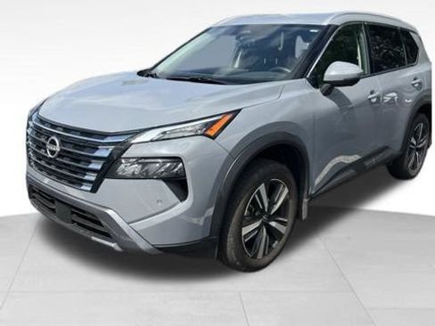 Certified 2025 Nissan Rogue SL FWD image 7