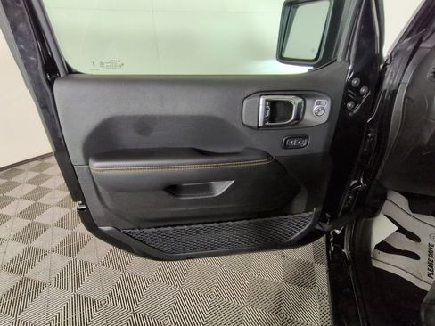 Certified 2025 Jeep Wrangler Unlimited Sahara w/ Safety Group AWD/4WD image 18