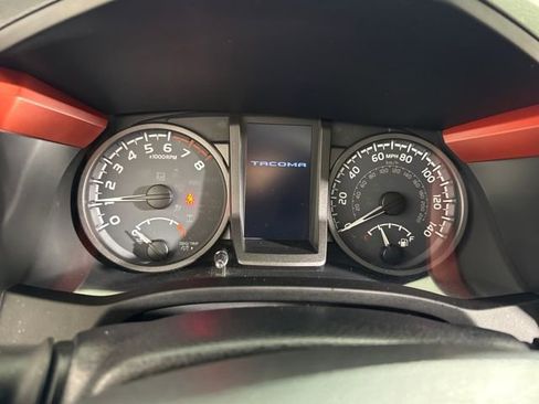 Used 2017 Toyota Tacoma TRD Off-Road image 27