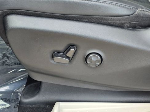 Used 2024 Chrysler Pacifica Touring-L image 24