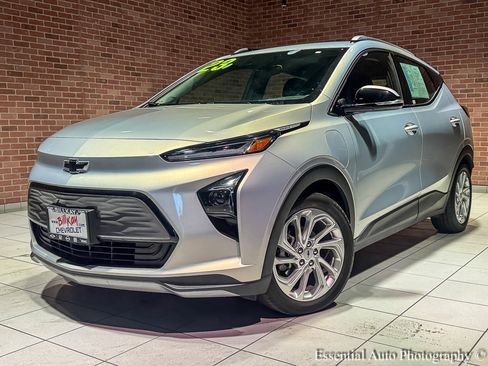 Used 2023 Chevrolet Bolt EUV LT image 2