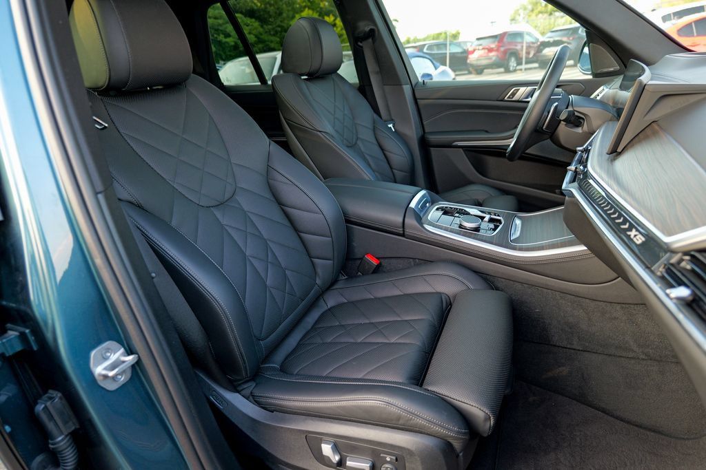 Used 2024 BMW X5 xDrive40i w/ Premium Package AWD/4WD image 37