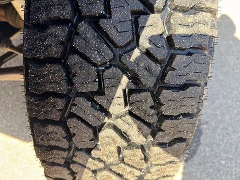 Used 2021 GMC Sierra 1500 AT4 w/ AT4 Premium Package image 11