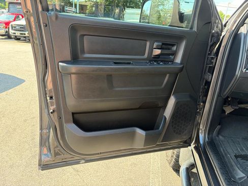 Used 2018 RAM 2500 Tradesman w/ Chrome Appearance Group AWD/4WD image 19