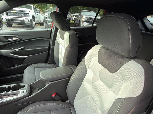 New 2026 Chevrolet Trax RS w/ Sunroof Package FWD image 18