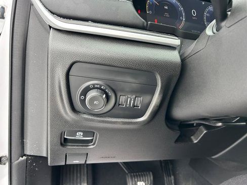 Used 2023 Jeep Grand Cherokee Limited w/ Black Appearance Package image 18