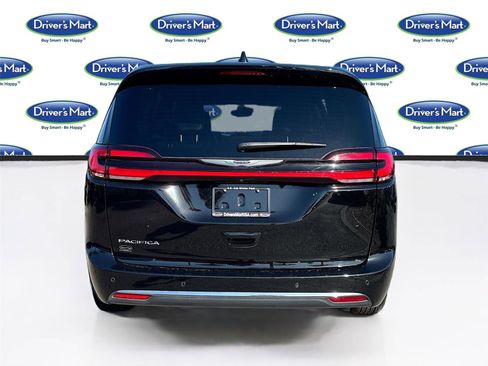 Used 2025 Chrysler Pacifica Select FWD image 6
