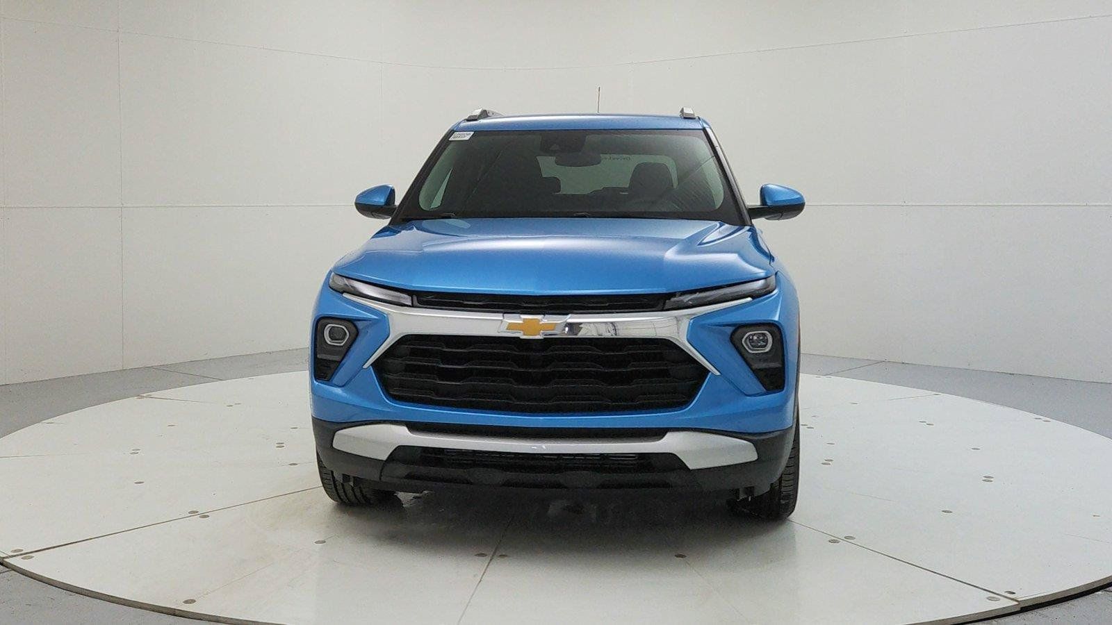 Used 2025 Chevrolet TrailBlazer LT FWD image 2