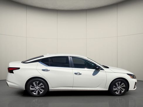 Used 2025 Nissan Altima 2.5 S FWD image 8