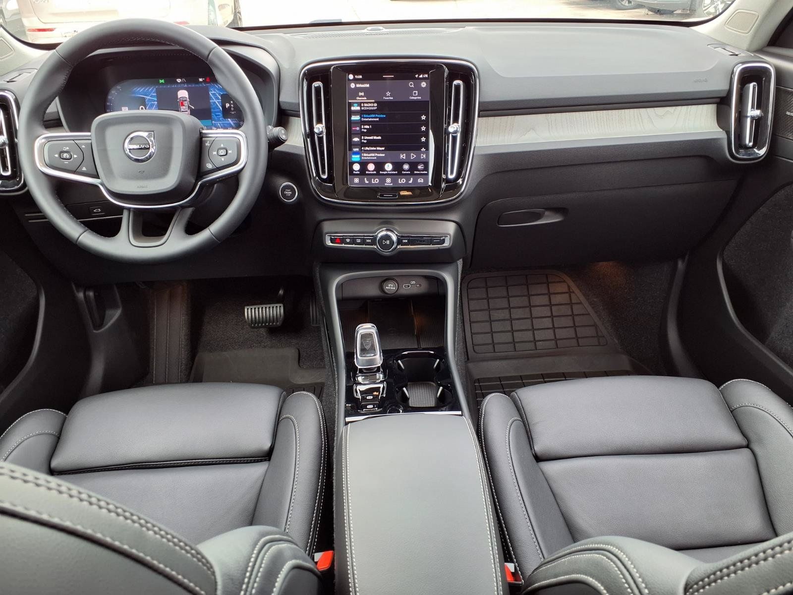 Certified 2025 Volvo XC40 B5 Ultra AWD/4WD image 17