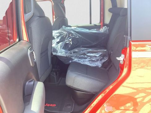 New 2025 Jeep Gladiator Willys image 13