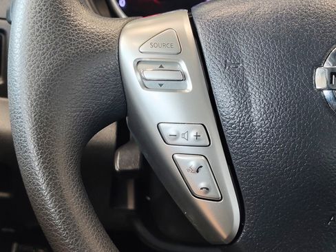 Used 2017 Nissan Versa SV FWD image 3