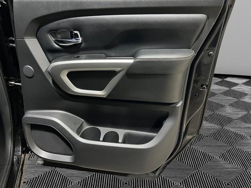 Used 2018 Nissan Titan PRO-4X image 16