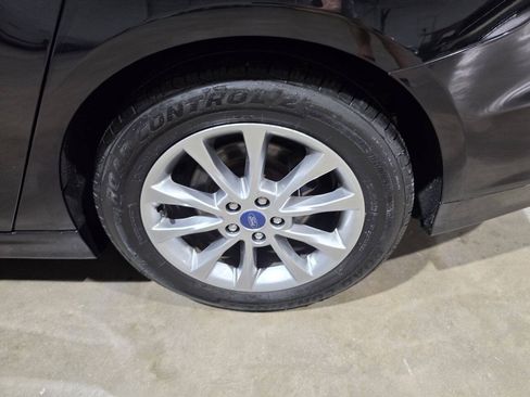 Used 2017 Ford Fusion SE w/ Fusion SE Technology Package FWD image 24