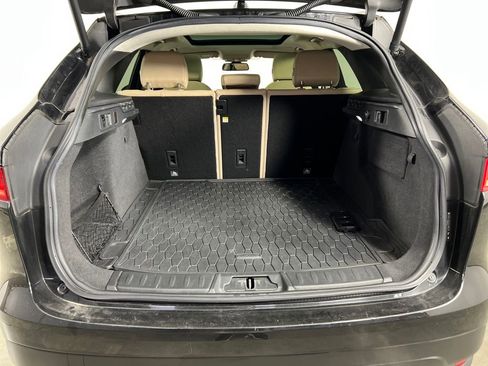 Used 2017 Jaguar F-PACE Premium image 17