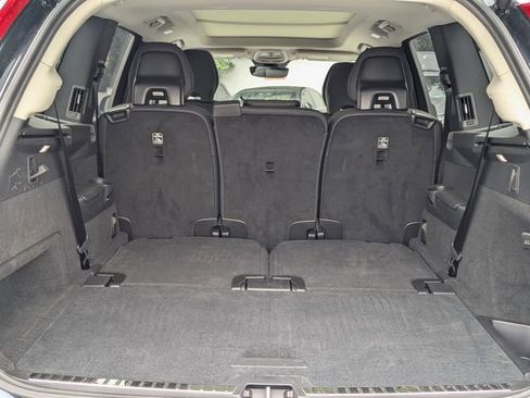 New 2024 Volvo XC90 B5 Plus w/ Protection Package Premier image 28