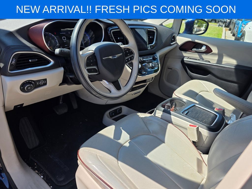 Used 2017 Chrysler Pacifica Limited FWD image 7