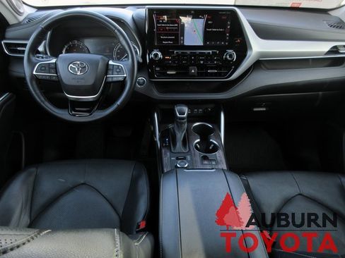 Certified 2022 Toyota Highlander Platinum image 11