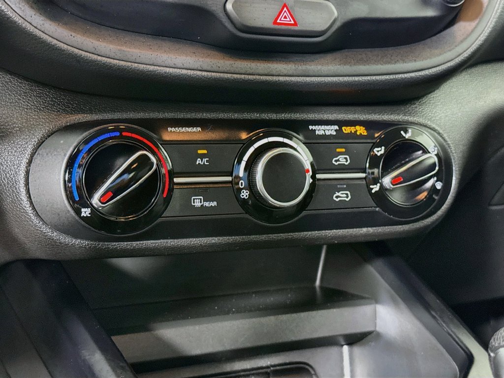 Used 2024 Kia Soul LX w/ LX Technology Package FWD image 8