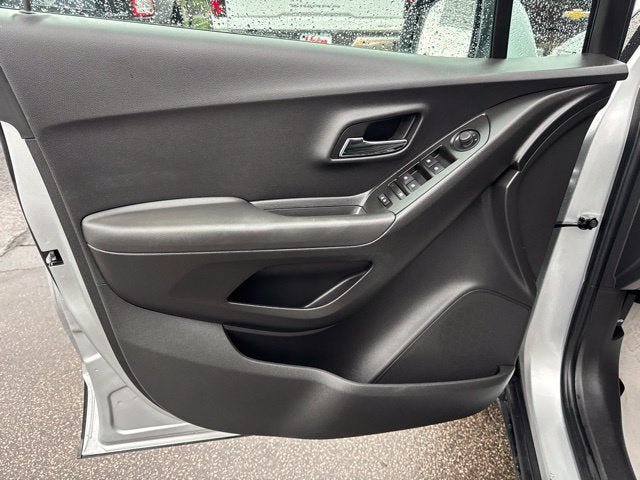 Used 2019 Chevrolet Trax LT w/ LT Convenience Package AWD/4WD image 8