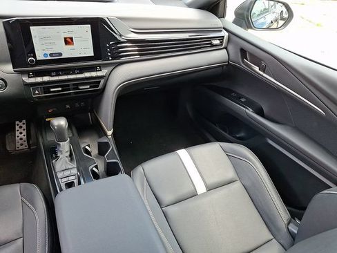 Used 2025 Toyota Camry SE FWD image 16