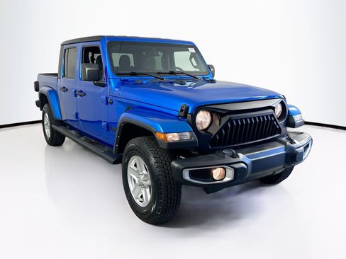 Used 2023 Jeep Gladiator Sport AWD/4WD image 3