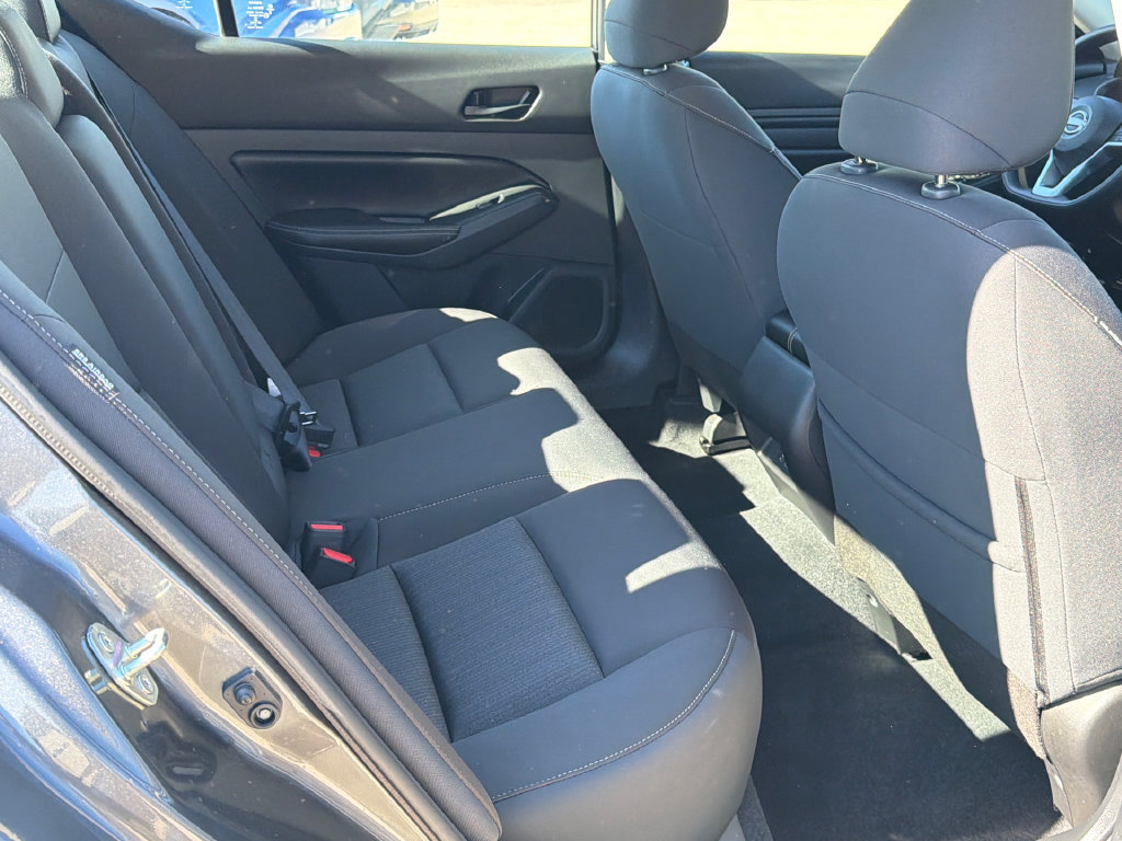 Used 2024 Nissan Altima 2.5 SV FWD image 12