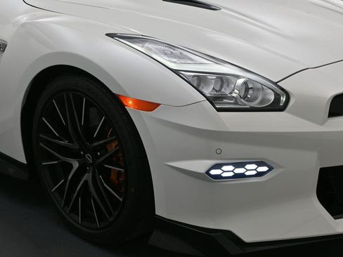 Certified 2024 Nissan GT-R Premium w/ Premium Interior Package AWD/4WD image 20
