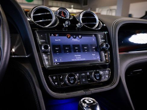 Used 2018 Bentley Bentayga image 42