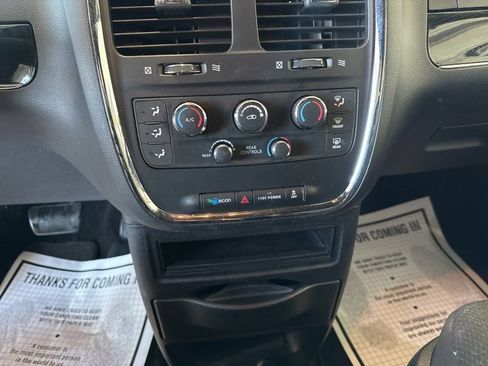 Used 2020 Dodge Grand Caravan SE image 13
