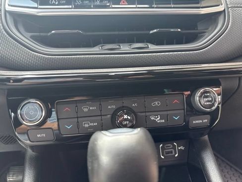 Used 2023 Jeep Compass Latitude w/ Convenience Group AWD/4WD image 13