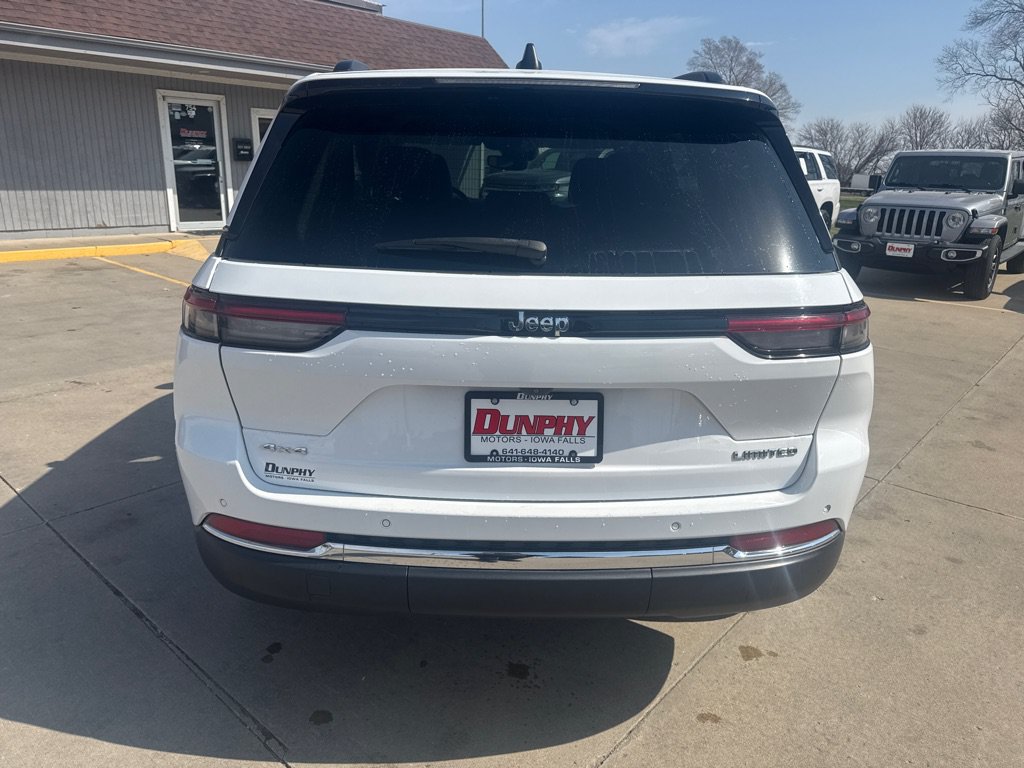 Used 2023 Jeep Grand Cherokee Limited AWD/4WD image 4