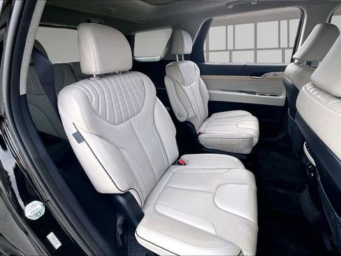 Used 2023 Hyundai Palisade Limited image 24