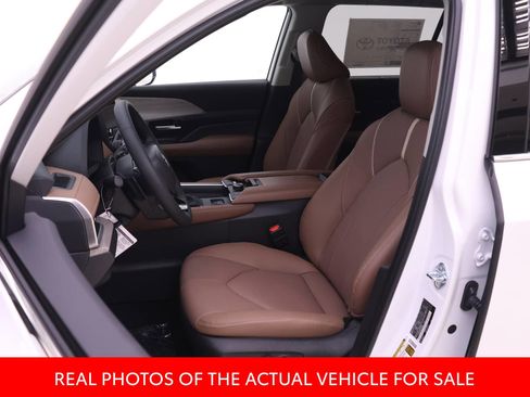 New 2026 Toyota Grand Highlander AWD image 4