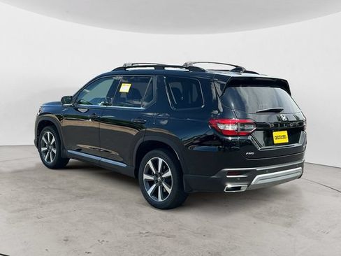 Used 2024 Honda Pilot Touring image 3
