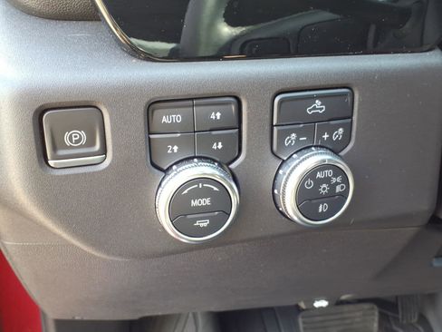 Certified 2024 GMC Sierra 1500 Elevation w/ LPO, Elevation Black Package image 9