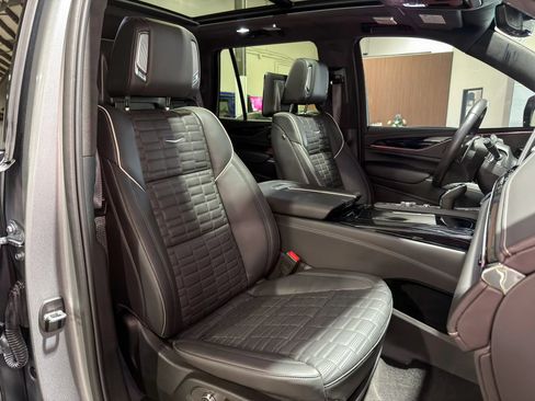 Used 2024 Cadillac Escalade V AWD/4WD image 25