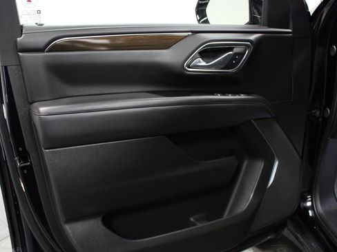 Used 2024 GMC Yukon XL SLE image 11